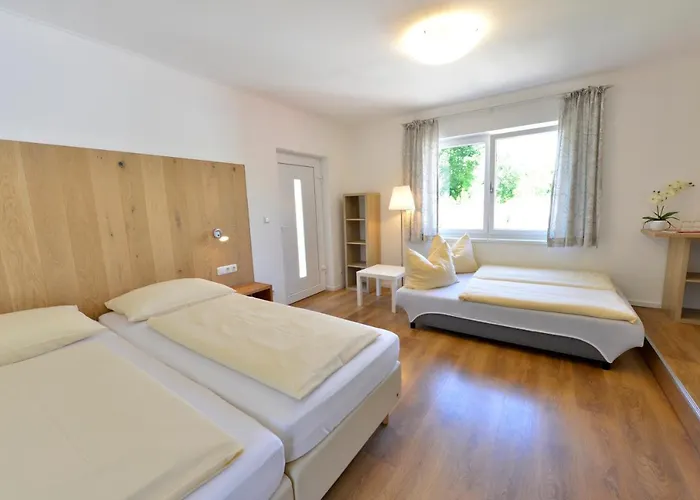 فندق Garni Gambrinus 3*